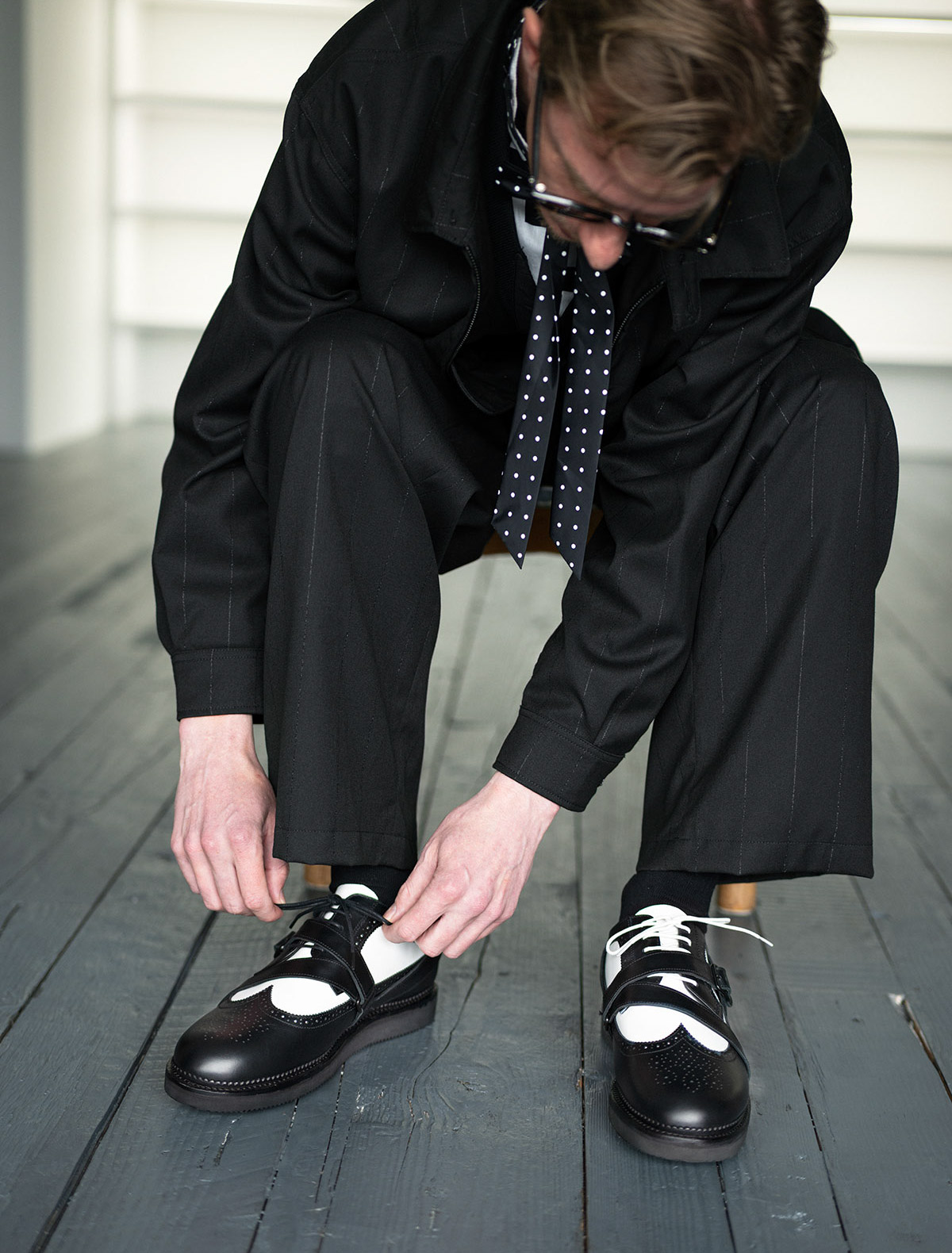 〈ENGINEERED GARMENTS〉x〈SUICOKE〉コレクションテーマを象徴するコラボシューズ