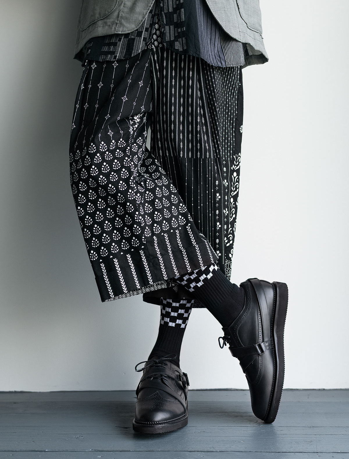 〈ENGINEERED GARMENTS〉x〈SUICOKE〉コレクションテーマを象徴するコラボシューズ