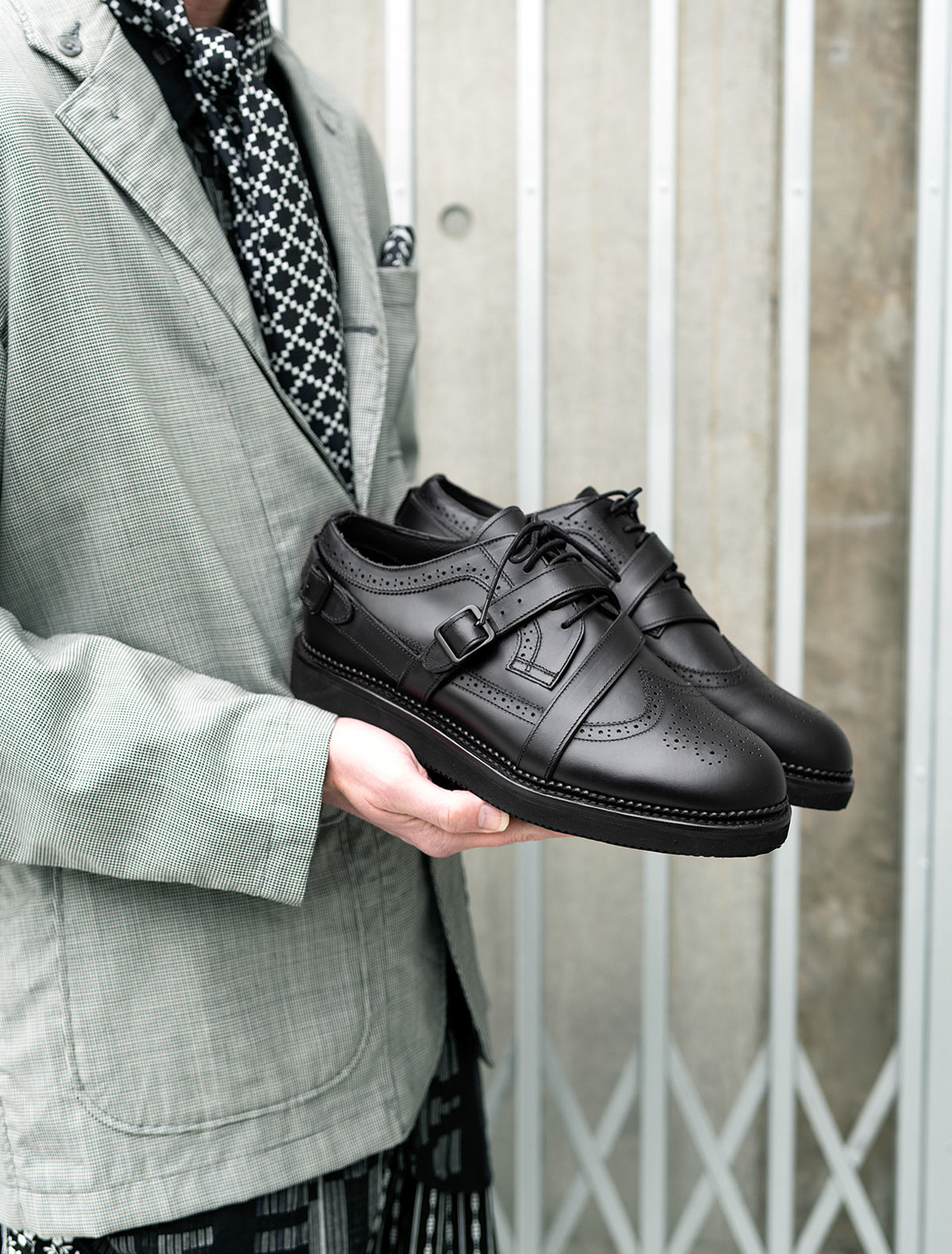 〈ENGINEERED GARMENTS〉x〈SUICOKE〉コレクションテーマを象徴するコラボシューズ