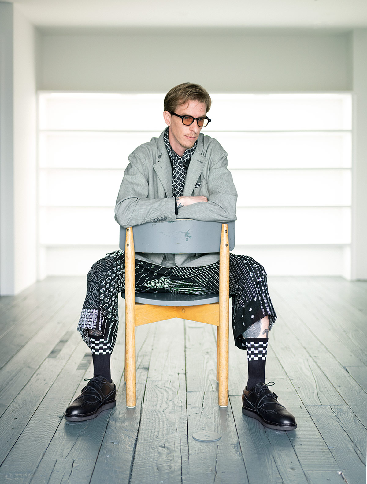 〈ENGINEERED GARMENTS〉x〈SUICOKE〉コレクションテーマを象徴するコラボシューズ