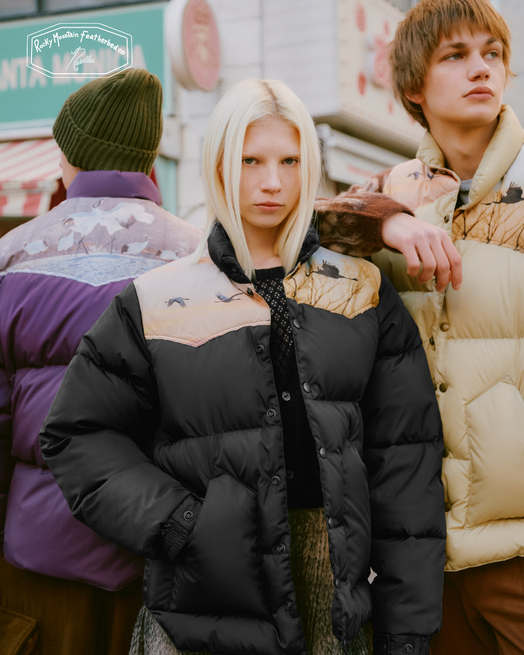 大胆なフォトプリントで魅せるダウン・ウェア