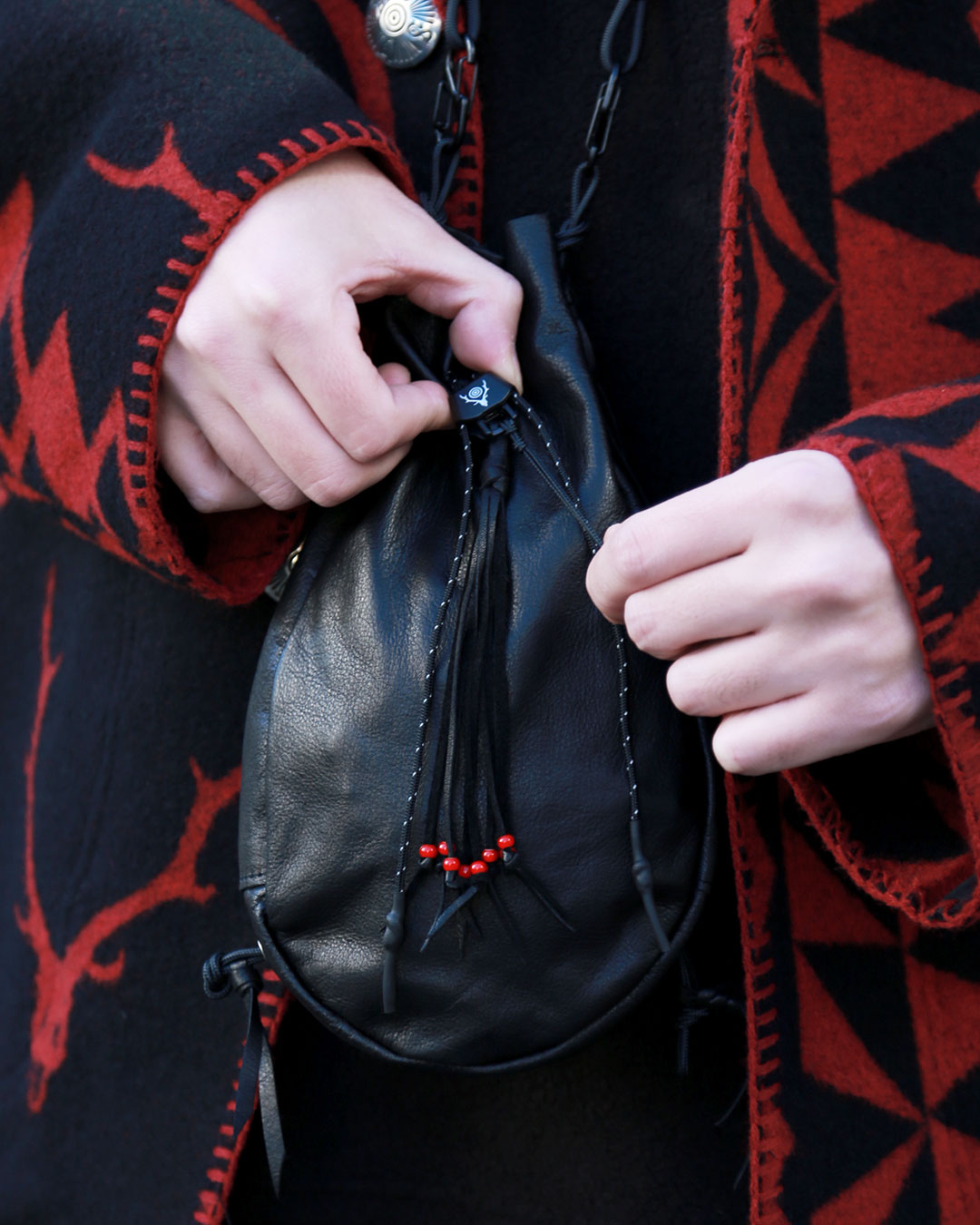 〈SOUTH2 WEST8〉×〈B:TOGETHER〉 別注レザーアクセサリー “KINCHAKU”