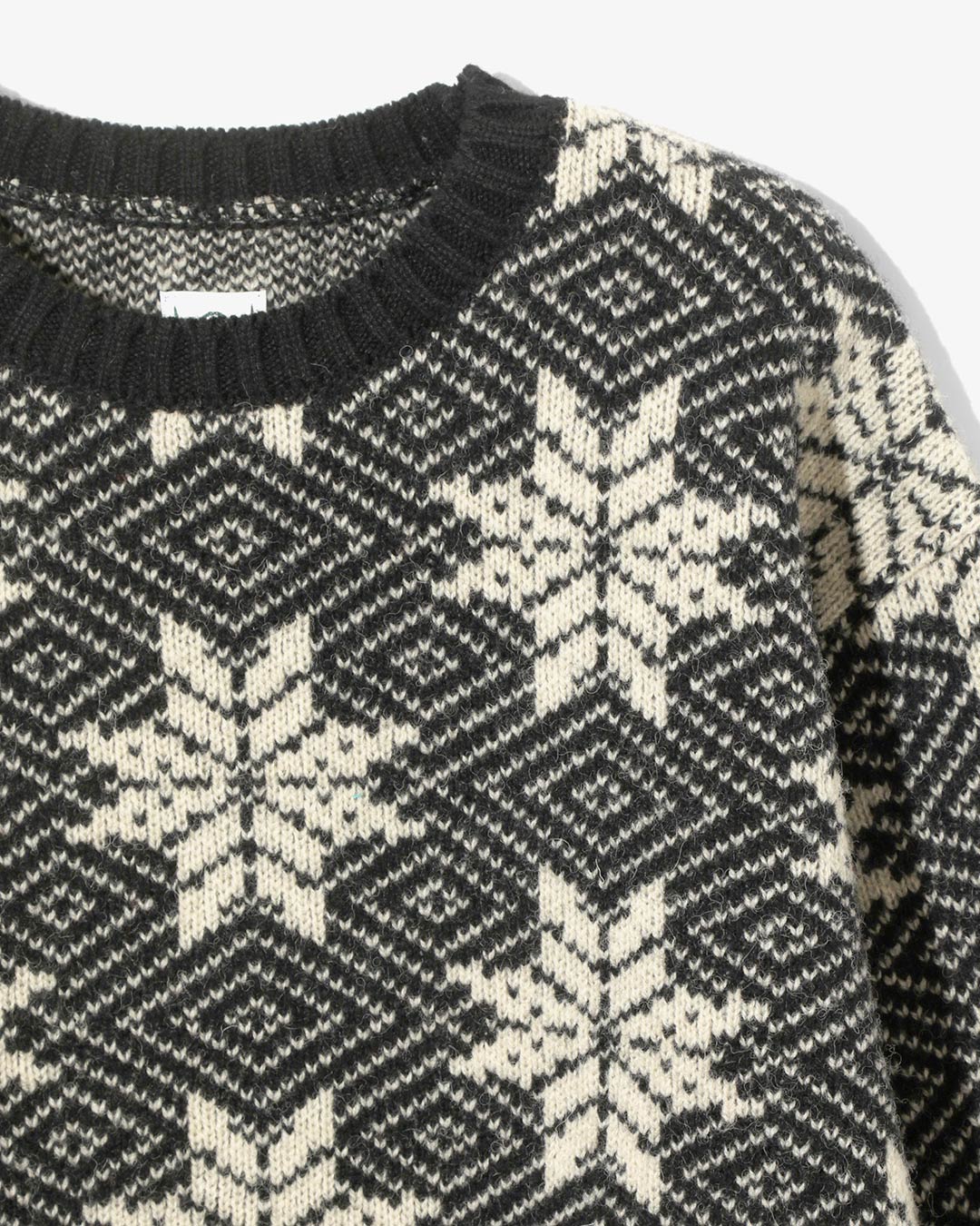 CREW NECK SWEATER – SNOW FLAKES ¥35,200