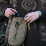 〈SOUTH2 WEST8〉×〈B:TOGETHER〉 別注レザーアクセサリー “KINCHAKU”