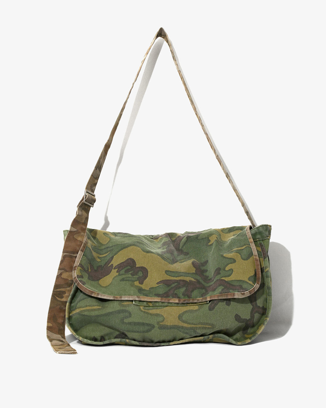 REVERSIBLE NEWS PAPER BAG - CAMO TWILL¥37,400