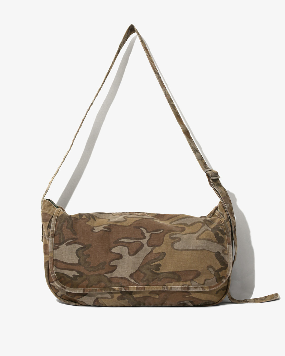 REVERSIBLE NEWS PAPER BAG - CAMO TWILL¥37,400