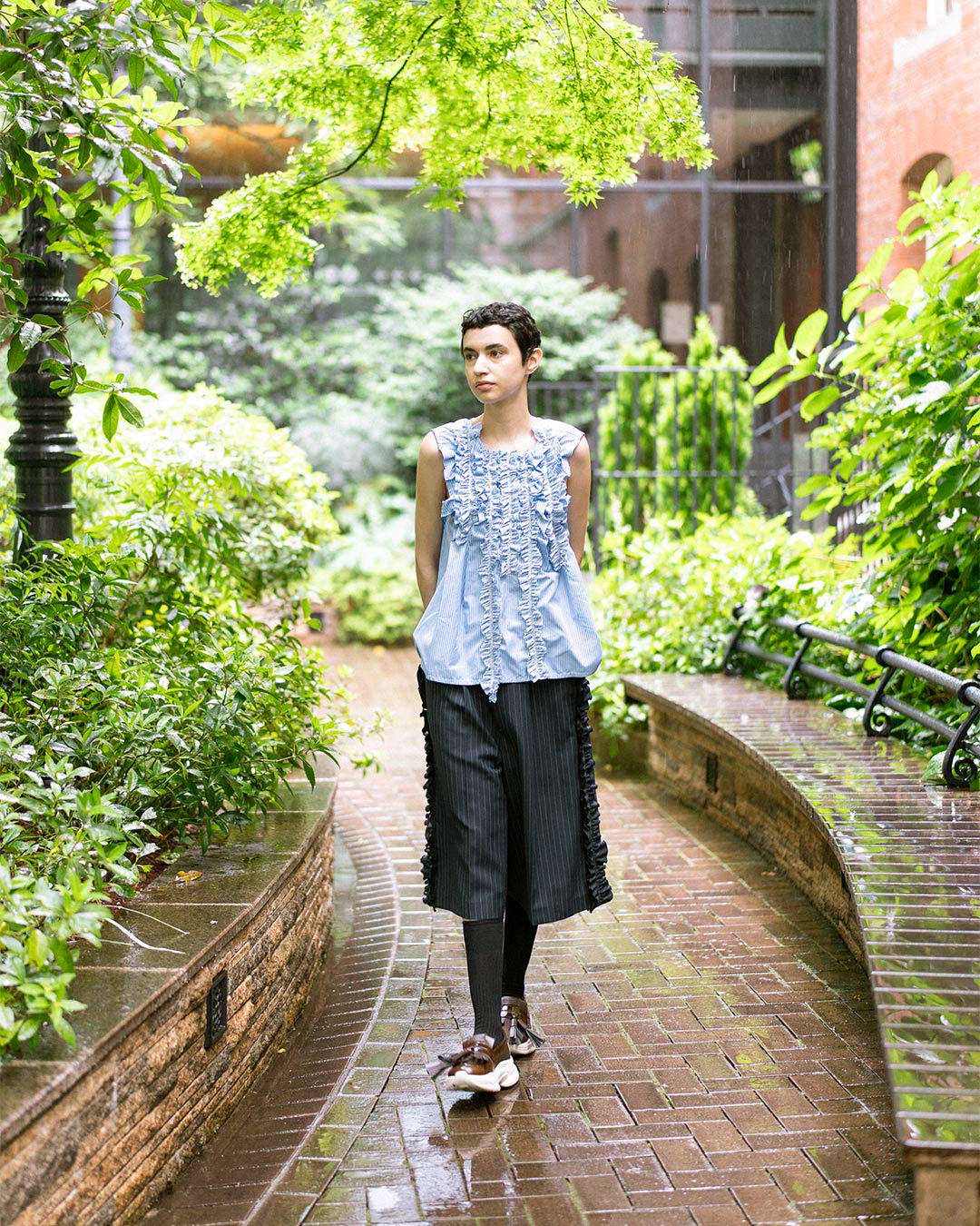 〈RHODOLIRION〉 新型バギージャケット&フリルショーツ