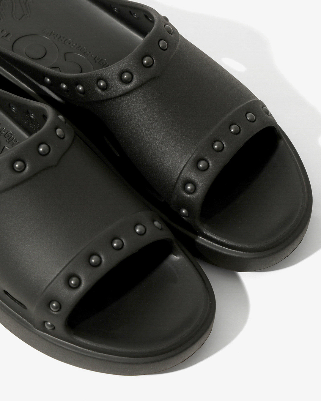 「LUX-2 NEEDLES EDITION WITH STUDS」¥21,780