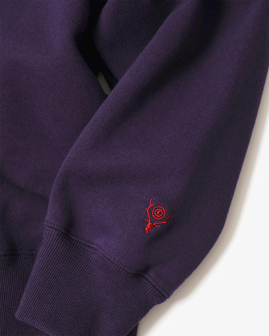 〈SOUTH2 WEST8〉 刺繍で魅せるブランド哲学。コンフィーな春の新作スウェット