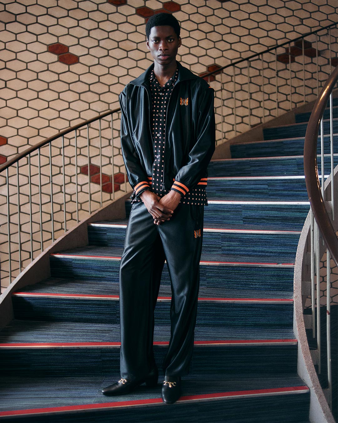 〈NEEDLES〉光沢あるサテン素材の新作トラックスーツ