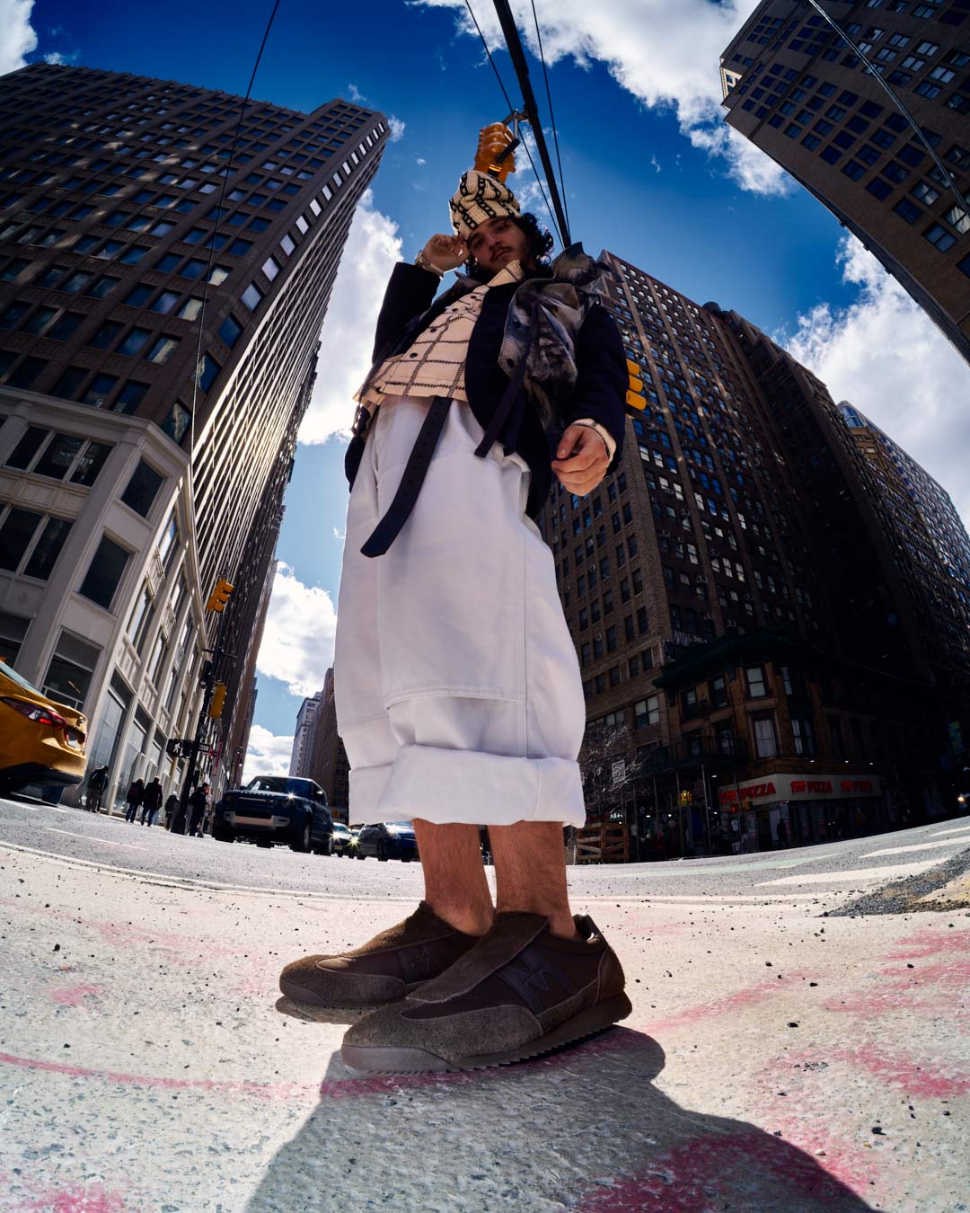 〈EG〉x〈KARHU〉アーストーンを基調に異素材を組み合わせたベルクロシューズ