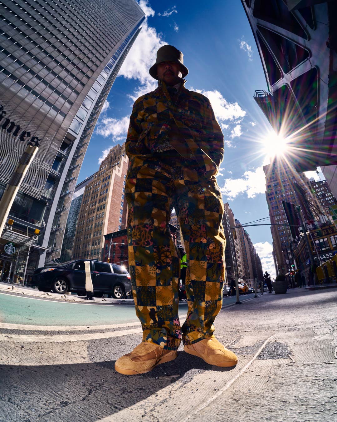 〈EG〉x〈KARHU〉アーストーンを基調に異素材を組み合わせたベルクロシューズ