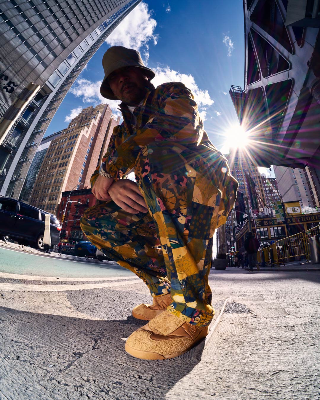 〈EG〉x〈KARHU〉アーストーンを基調に異素材を組み合わせたベルクロシューズ