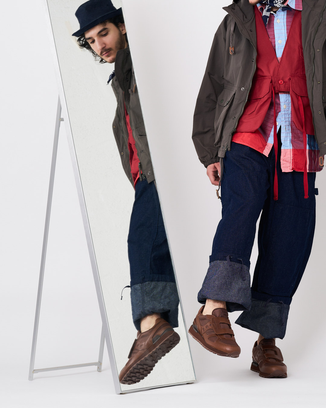 〈EG〉x〈Saucony〉U字ベルクロにレザーとナイロンメッシュを組みわせたコラボシューズ