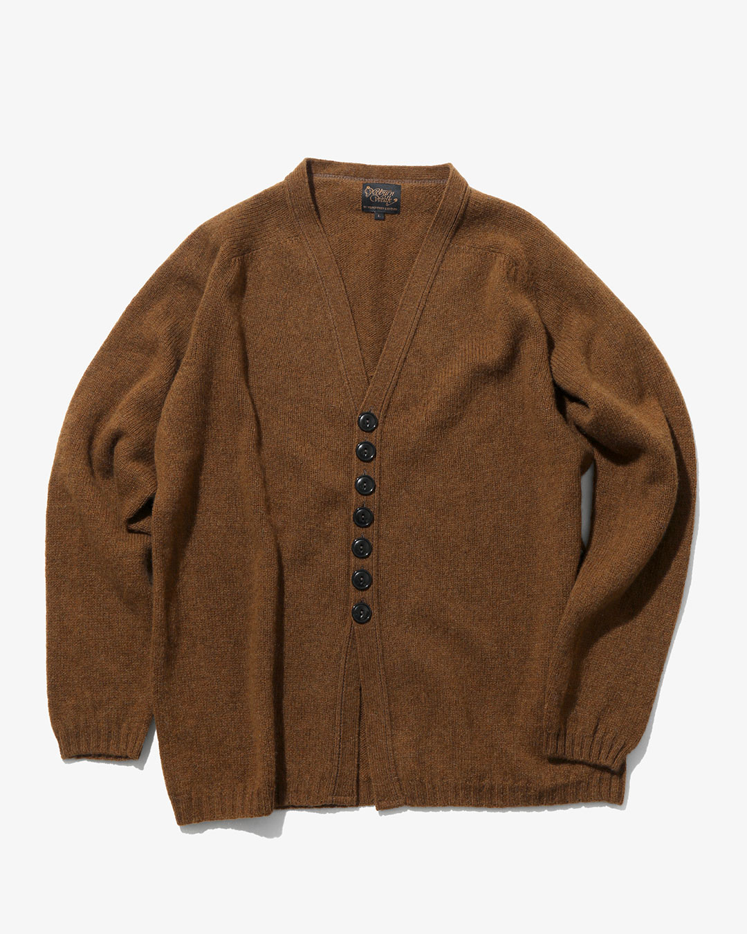〈WOBURN WALK〉ベーシックながらも個性的なデザインが目を惹くカーディガンが登場