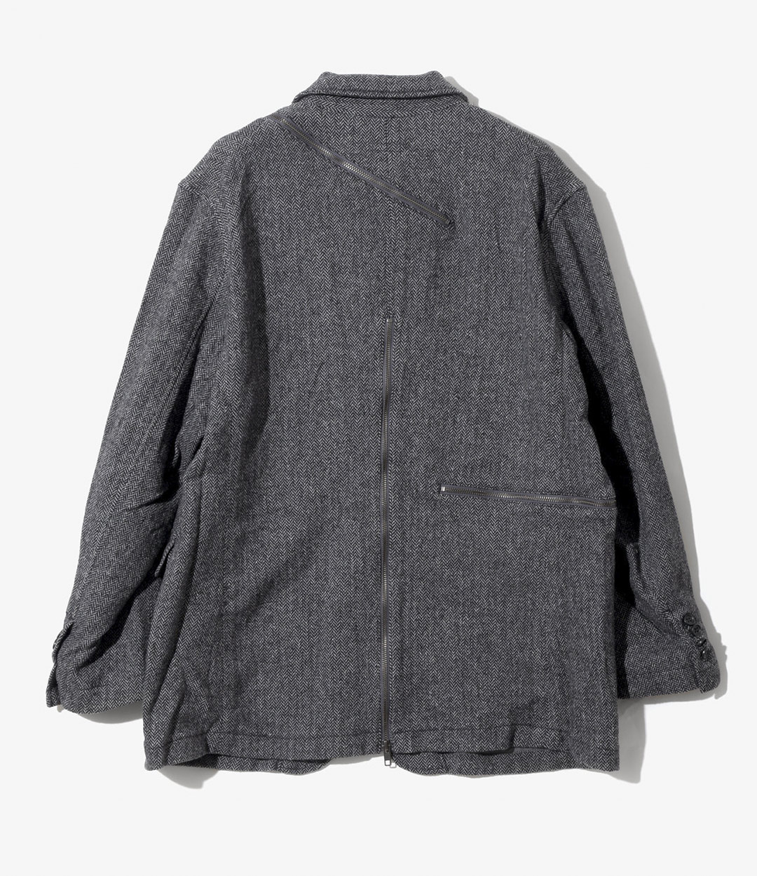 〈ENGINEERED GARMENTS〉前衛的なムードが漂う新型ジャケット