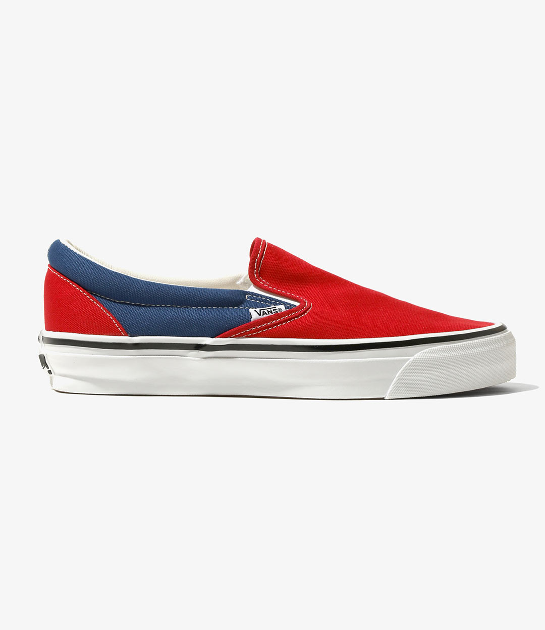 〈EG〉 × 〈OTW by VANS〉左右非対称の 「CLASSIC SLIP-ON」 が登場
