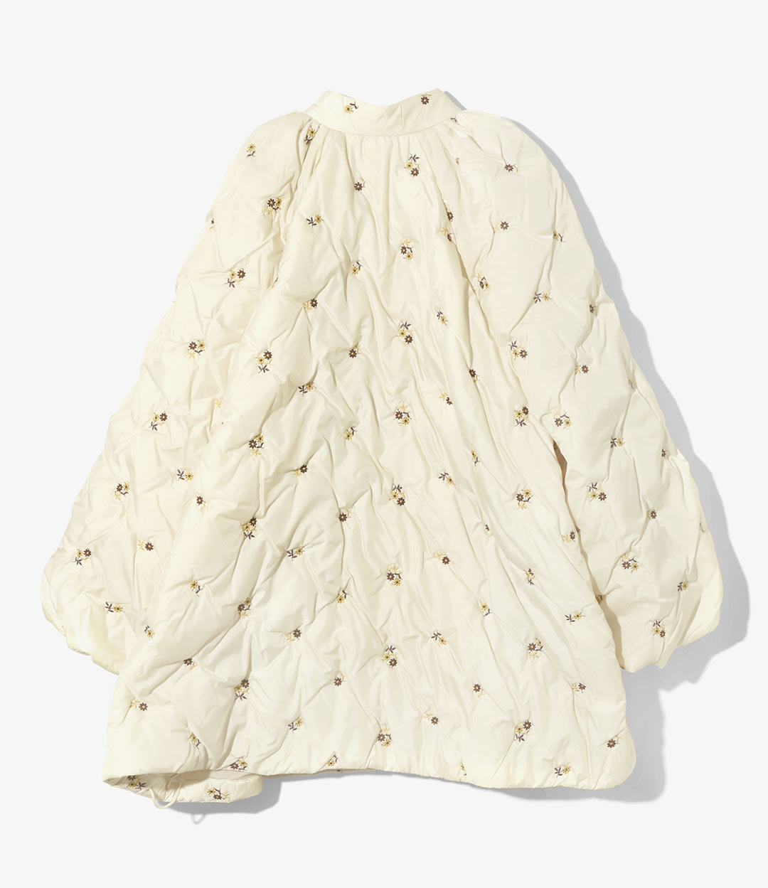 〈RHODOLIRION〉収縮糸で立体感を生み出した秋冬コレクション