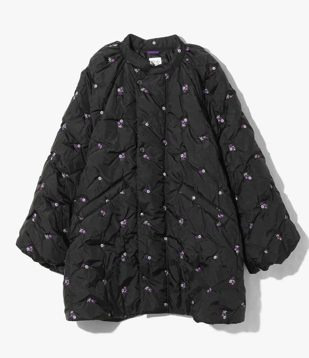 〈RHODOLIRION〉収縮糸で立体感を生み出した秋冬コレクション