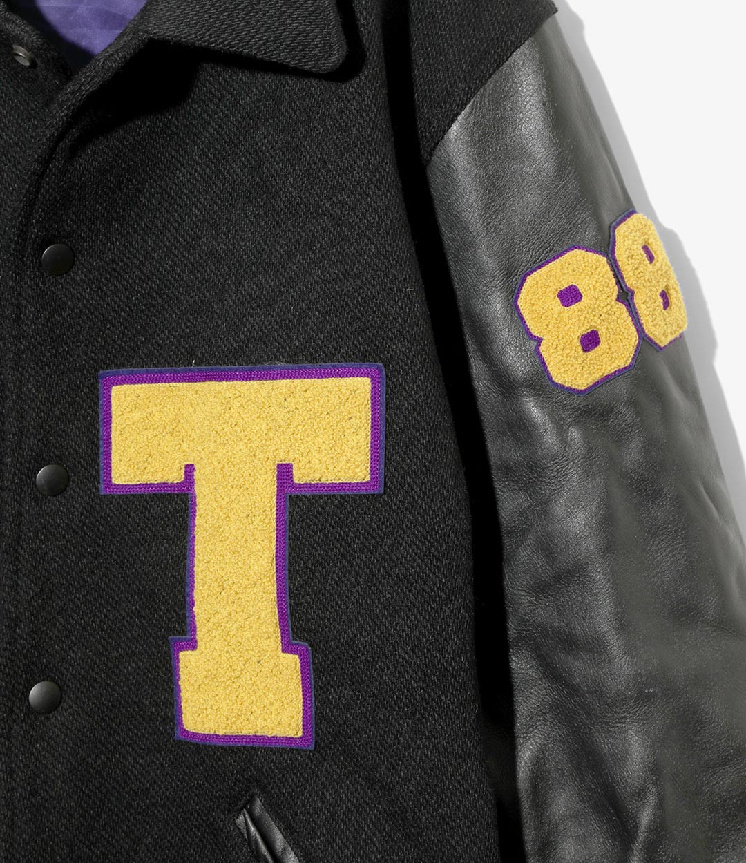 〈NEEDLES〉ワッペンが映える新作 「レタードコート」