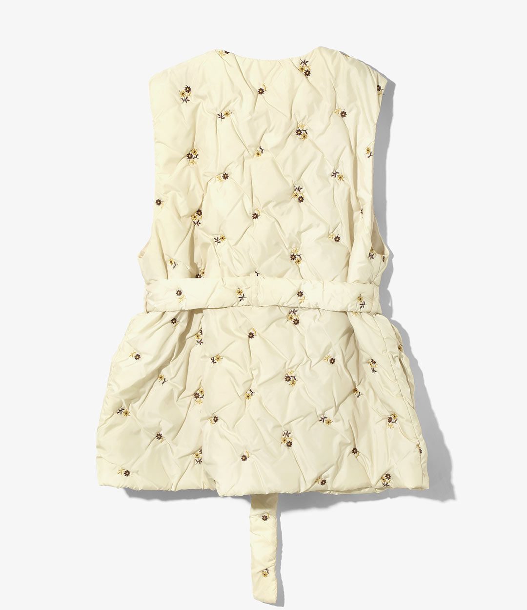 〈RHODOLIRION〉収縮糸で立体感を生み出した秋冬コレクション