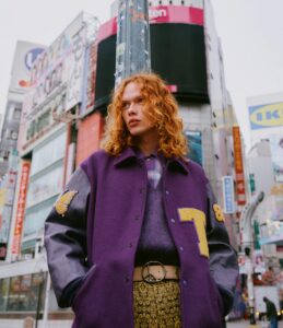 〈NEEDLES〉 ワッペンが映える新作「レタードコート」