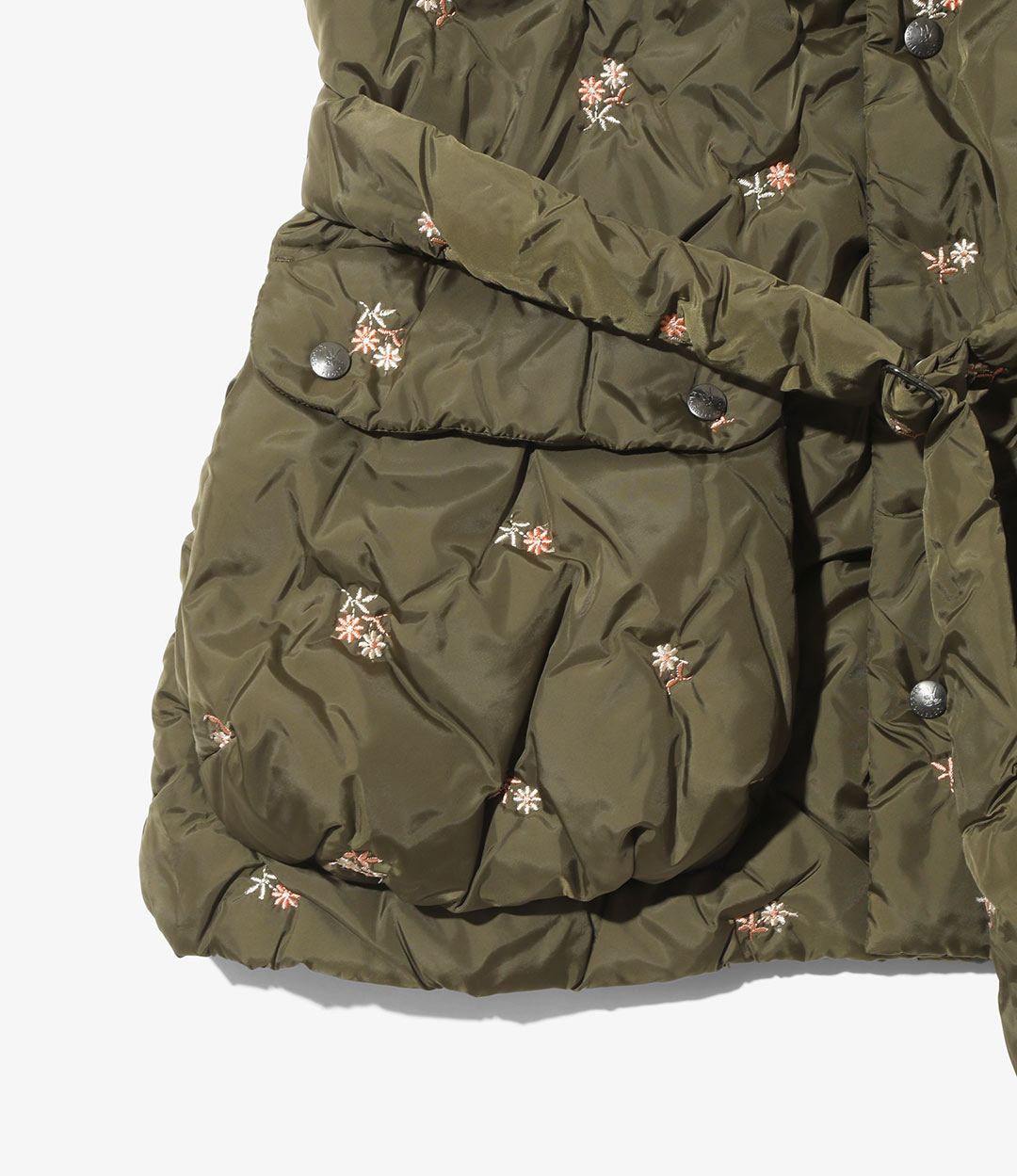 〈RHODOLIRION〉収縮糸で立体感を生み出した秋冬コレクション