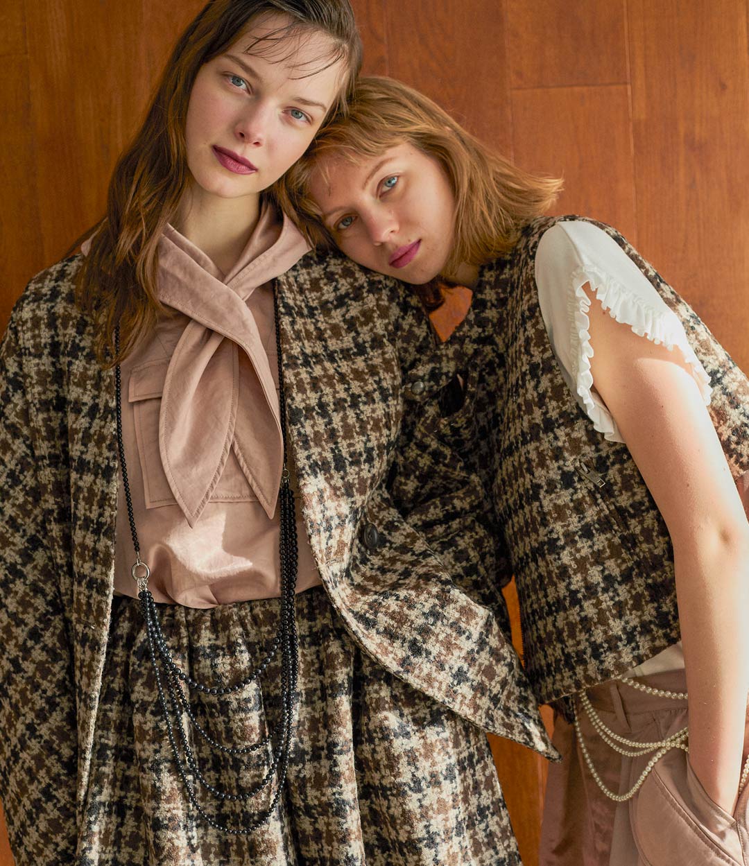 〈RHODOLIRION〉フード一体型アノラックとヘリクルーパンツ