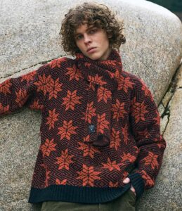 〈SOUTH2 WEST8〉 「CREW NECK SWEATER ＆ KNIT SCARF」