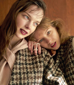 〈RHODOLIRION〉 フード一体型アノラックとヘリクルーパンツ