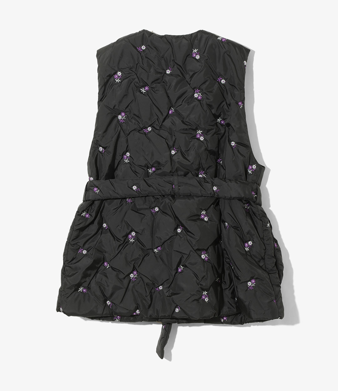 〈RHODOLIRION〉収縮糸で立体感を生み出した秋冬コレクション