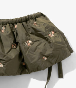 PADDED VARIATION APRON - ORIGINAL FLORAL EMB. ¥27,500