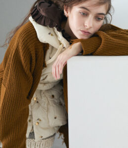 〈RHODOLIRION〉 収縮糸で立体感を生み出した秋冬コレクション