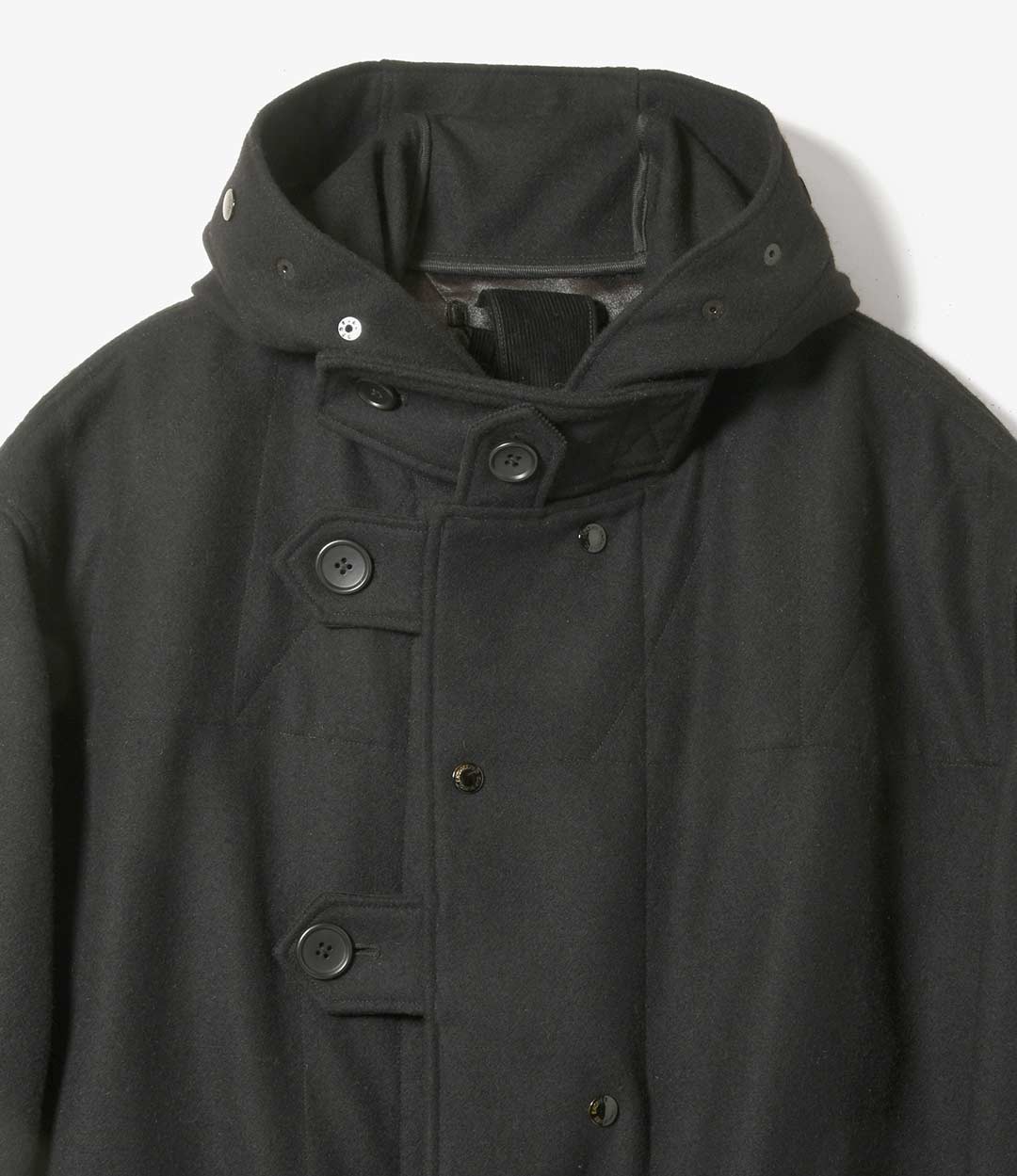 〈ENGINEERED GARMENTS〉マキシレングスで仕上げた新作ダッフルコート