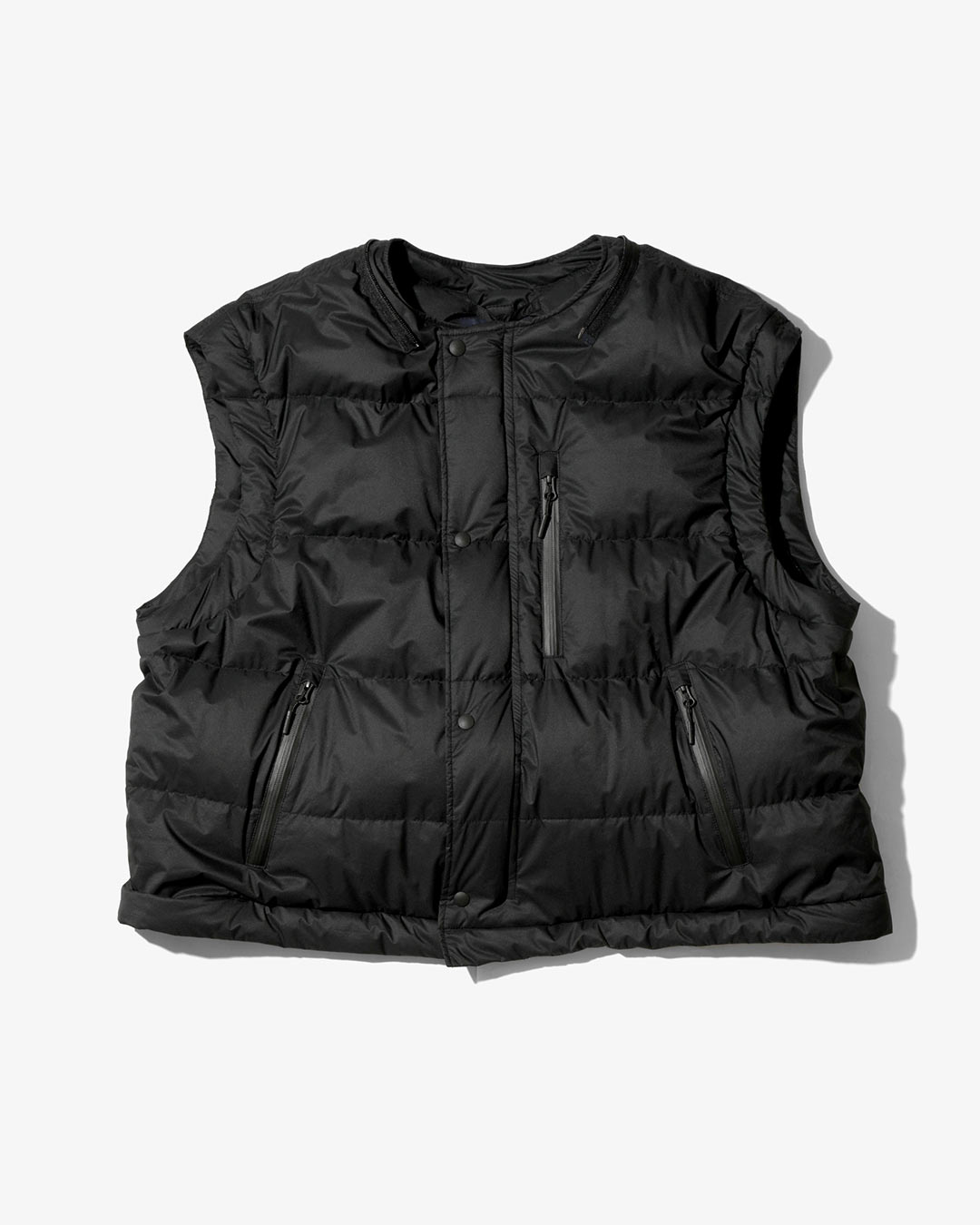 〈ENGINEERED GARMENTS〉 x 〈NANGA〉自由に変形する別注デタッチャブルダウン