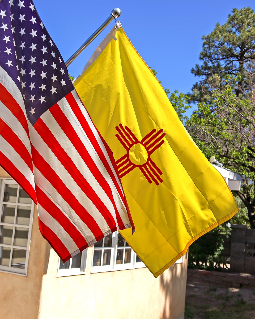 〈TRUJILLO’S〉 for 「花、 太陽、 雨」特別仕様で仕上げたチマヨベストが登場